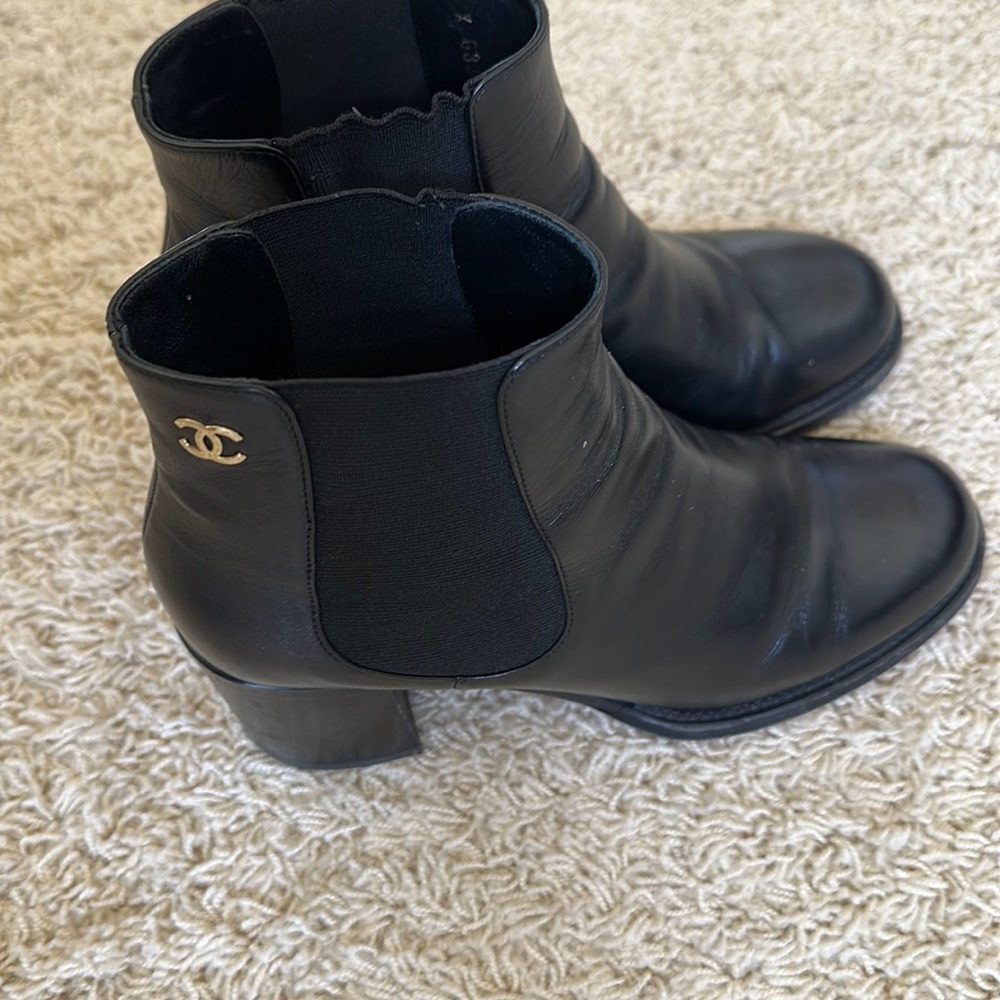 Chanel CC logo leather ankle shoes